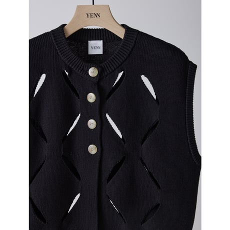 【YENN】 CUT OUT PATTERN VEST　納期：2026年2月上旬～3月上旬