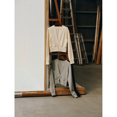 【Hella】front tuck cropped sweat ※納期10下〜11下