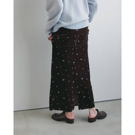 【anuke】Embroidery Flower Velourskirt　※納期11月中旬～12月中旬