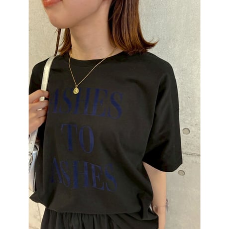 【ROSIEE】フロッキーロゴプリントTシャツ