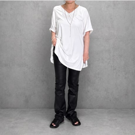 【M.U.L.】V-NECK CUTSEW
