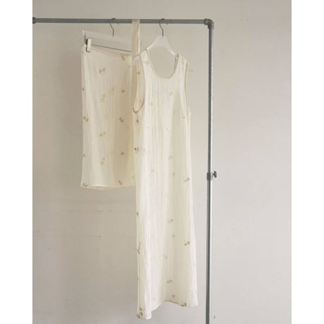 【anuke】Embroidery Sleeveless Onepiece　※納期8月中旬～9月中旬
