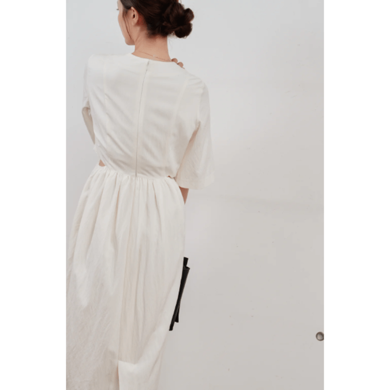 【中古美品】Hella BACK SLIT DRESS（Mサイズ） BACK SLIT DRESS - Hella (ヘラ）公式通販サイト
