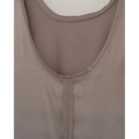 【anuke】Satin Uneck Tops　※納期5月上旬～6月上旬