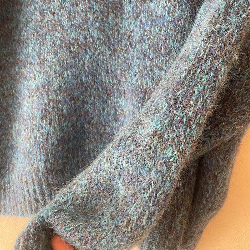 Vネックセーター（ブルー） | Midum ミドゥム