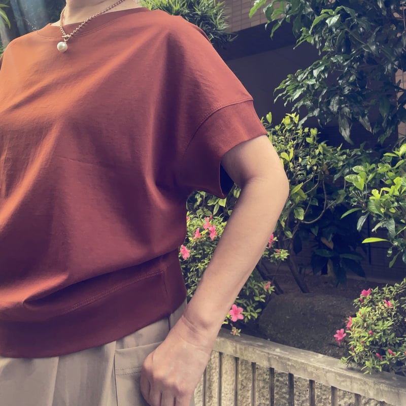 “ヴェリテクール”ドルマンロングスリーブTシャツ・ブラウン 楽天市場】 Tシャツ ラウンドシルエットデザインTシャツ [C6148