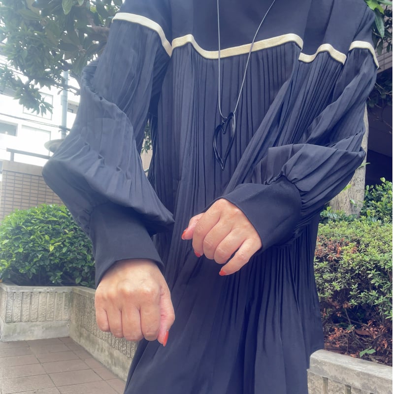 プリーツトップス（ブラック） | Midum ミドゥム