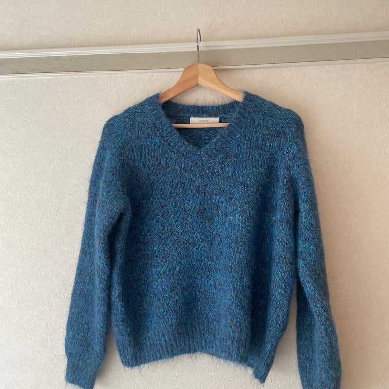 Vネックセーター（ブルー） | Midum ミドゥム