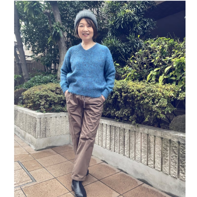 Vネックセーター（ブルー） | Midum ミドゥム