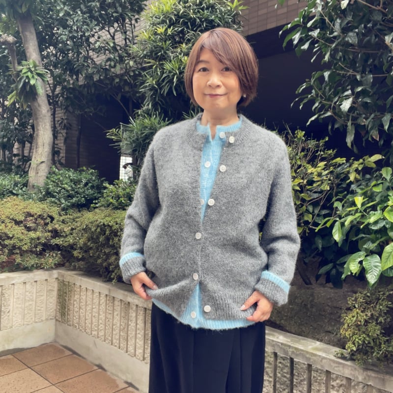 2枚着ている風カーディガンニット（グレー・ライトブルー） | Midum