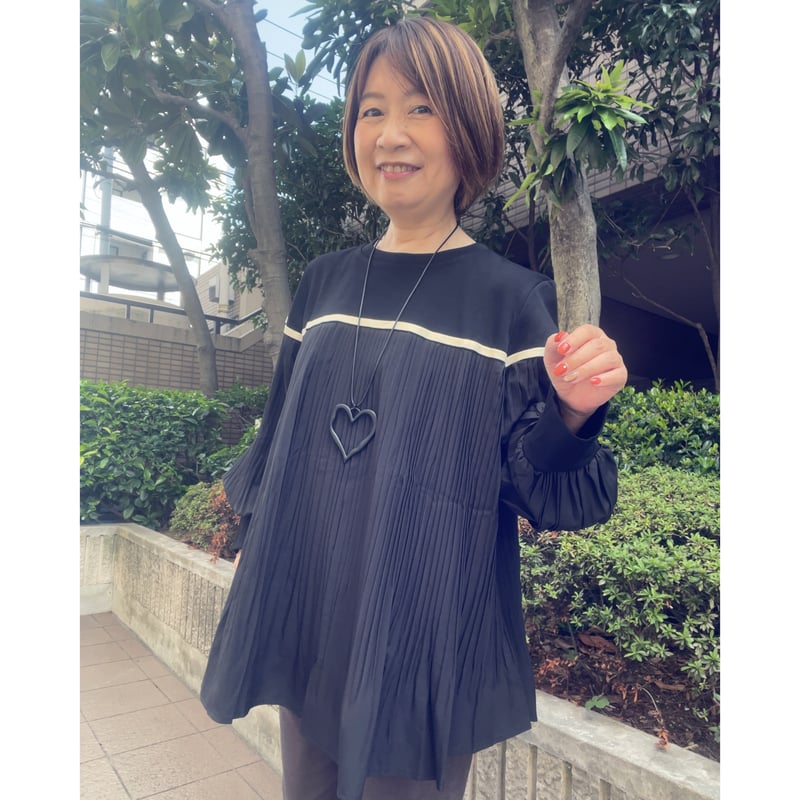 プリーツトップス（ブラック） | Midum ミドゥム