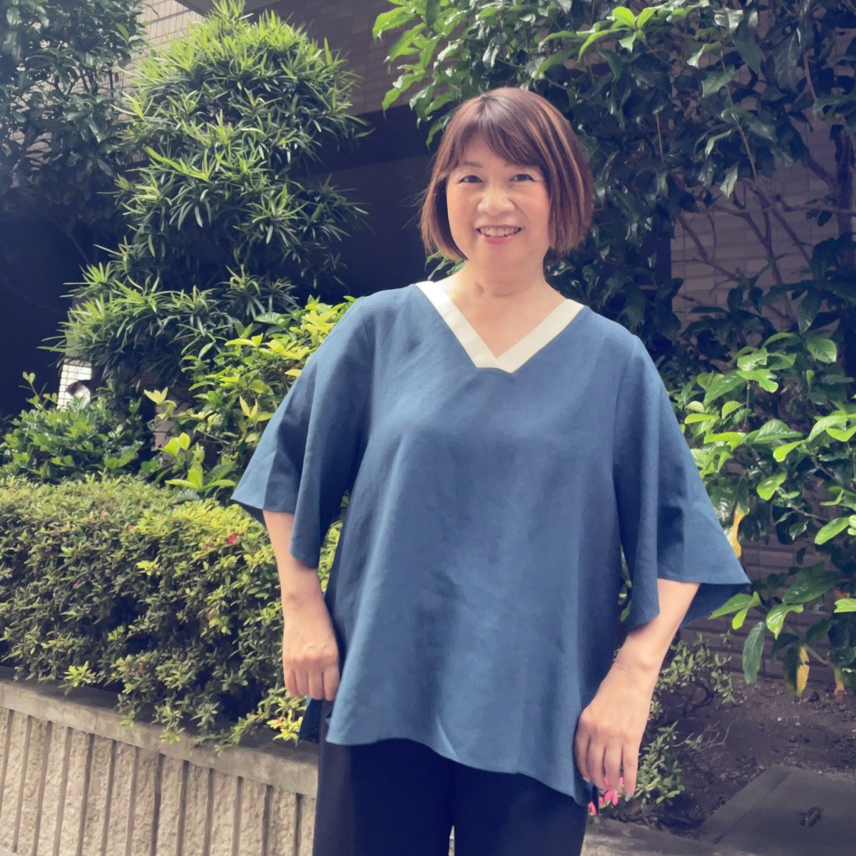 パキッとラインのトップス（ブルーグレー） | Midum ミドゥム