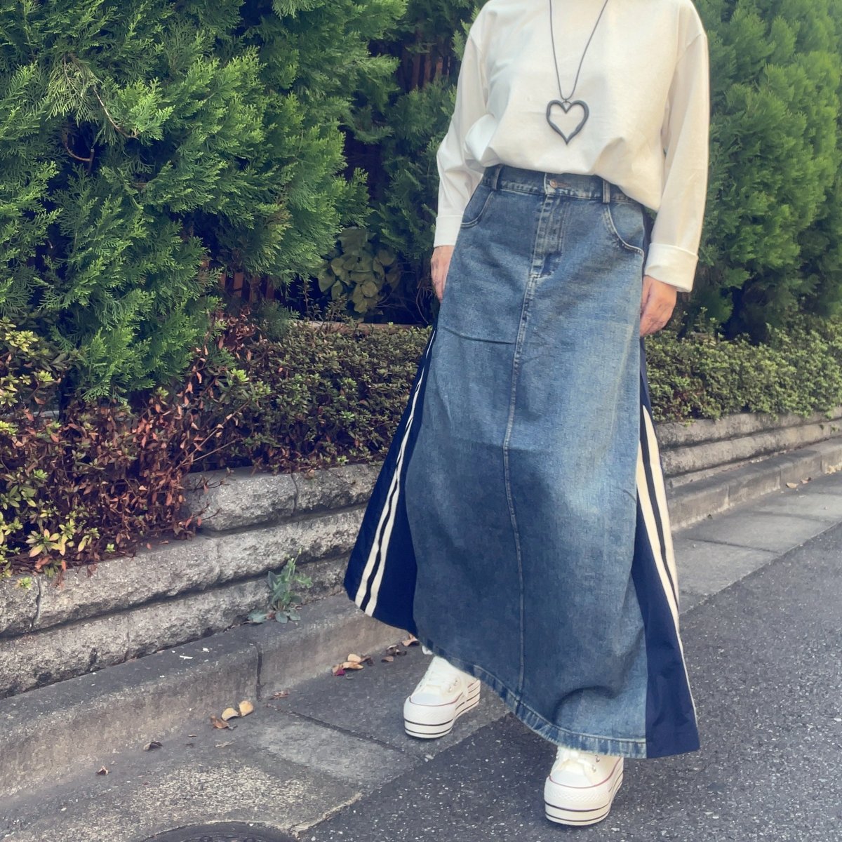 ライン入りデニムドッキングスカート（ネイビーのみ） | Midum ミドゥム