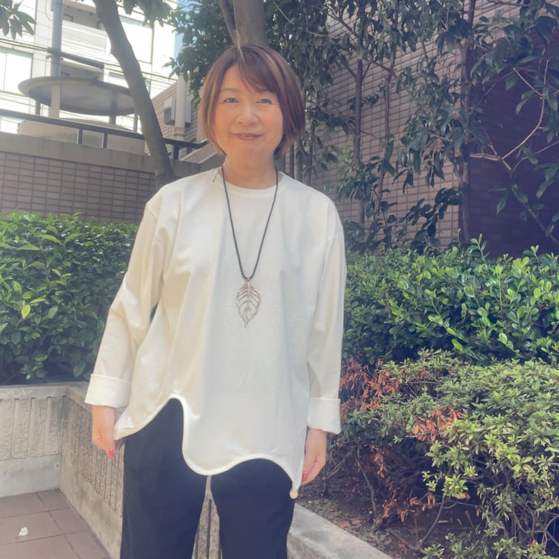 裾波打ちトップス（ホワイトのみ） | Midum ミドゥム