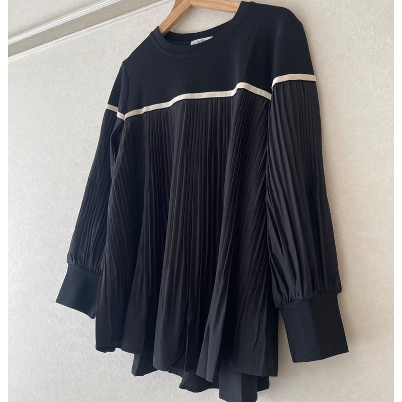 プリーツトップス（ブラック） | Midum ミドゥム