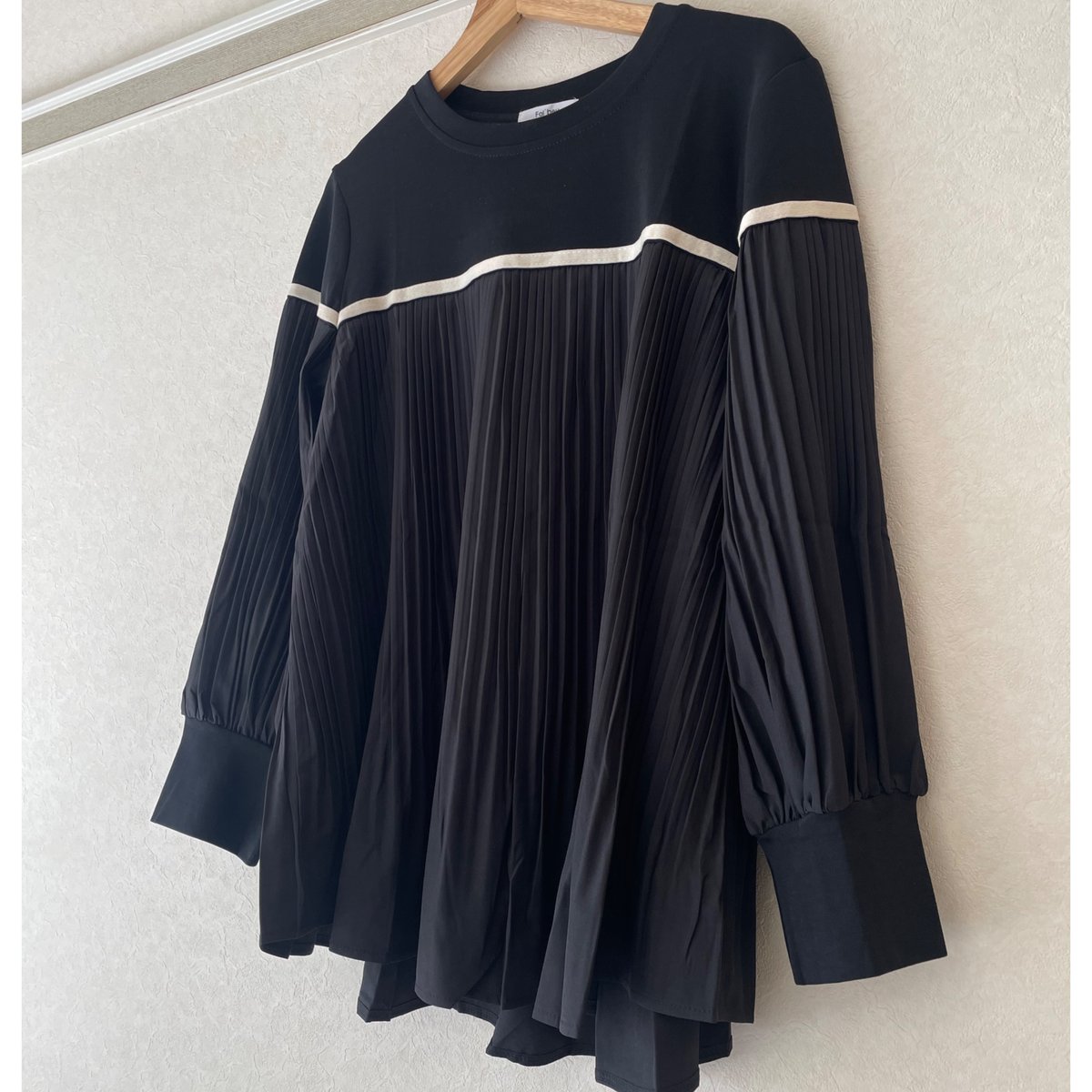 プリーツトップス（ブラック） | Midum ミドゥム