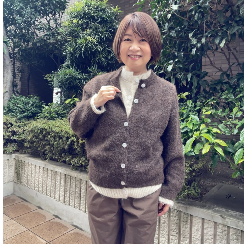 2枚着ている風カーディガンニット（ブラウン・ベージュ） | Midum ミドゥム
