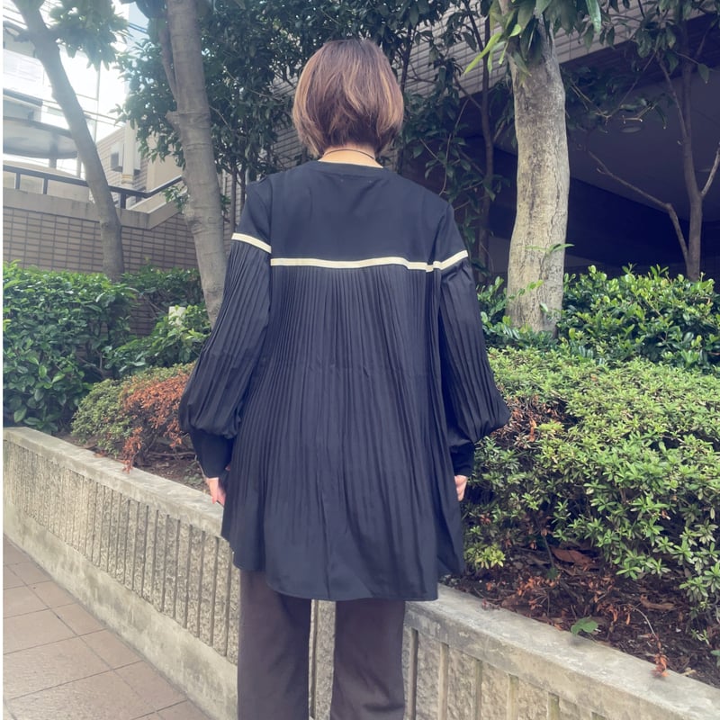 プリーツトップス（ブラック） | Midum ミドゥム