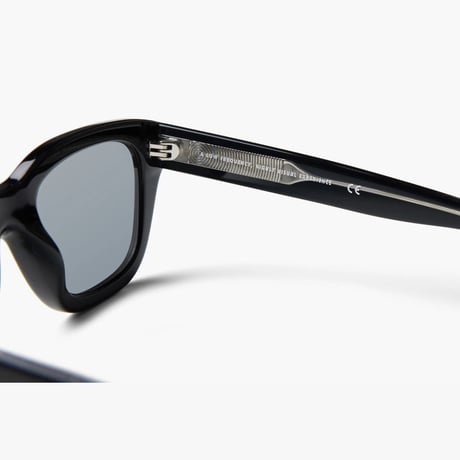 RADIO EYEWEAR "Dupe"- Crumpler x Radio Eyewear Black / Grey Polarised