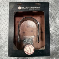 RSD-0208-2034-BP ローランドサンズ・デザイン　トラッカー・フロントフォークブレス ブラック