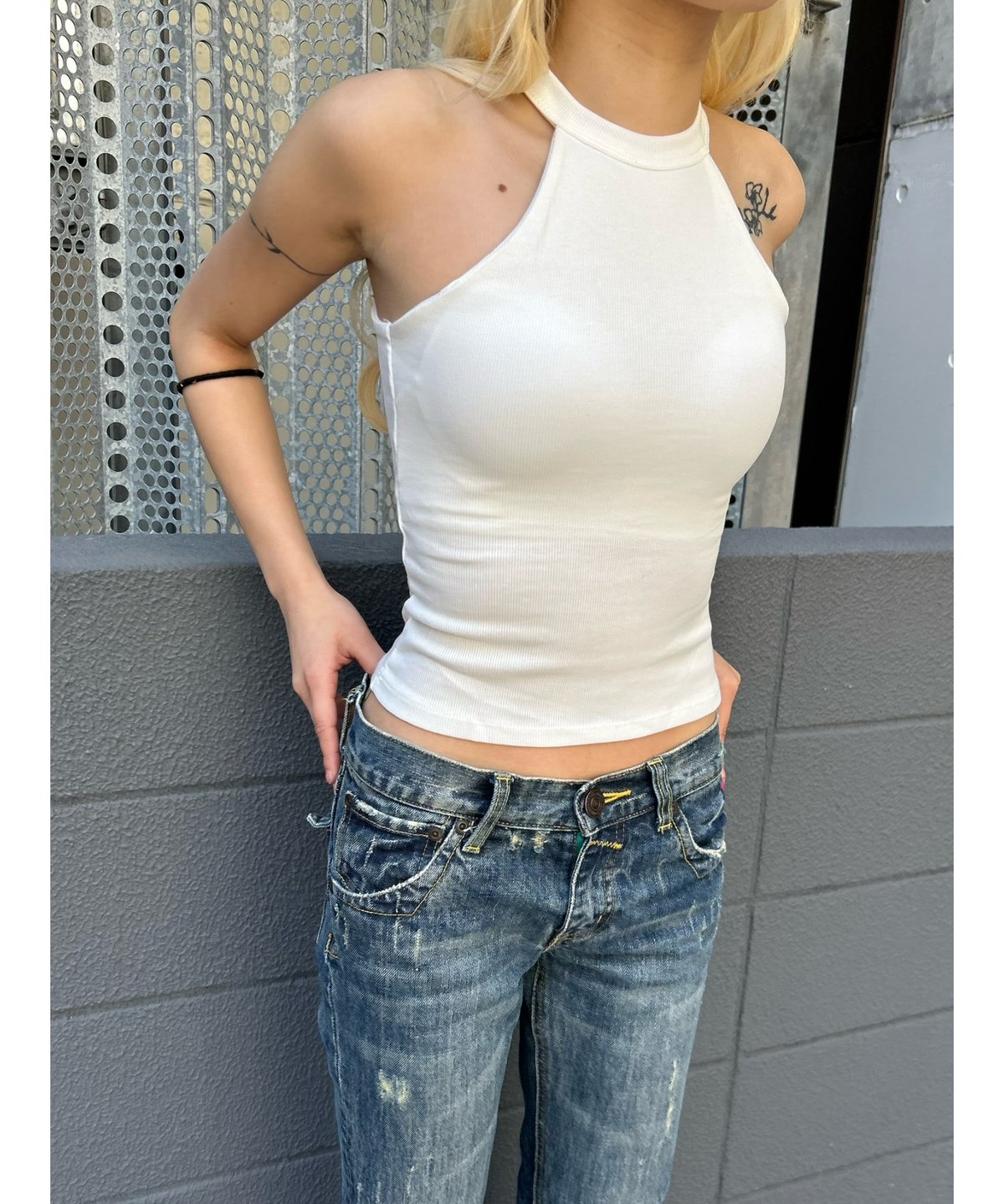 24時間お値下げ　HALTER NECK CUP IN TOPS cup in holder neck top | ©1989