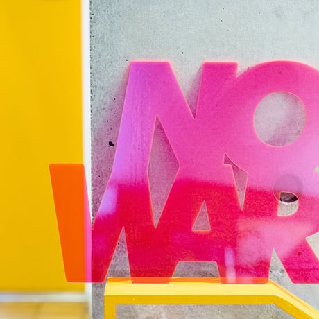 “NO WAR” placard（Acrylic）　　　　　　※送料着払い商品です。