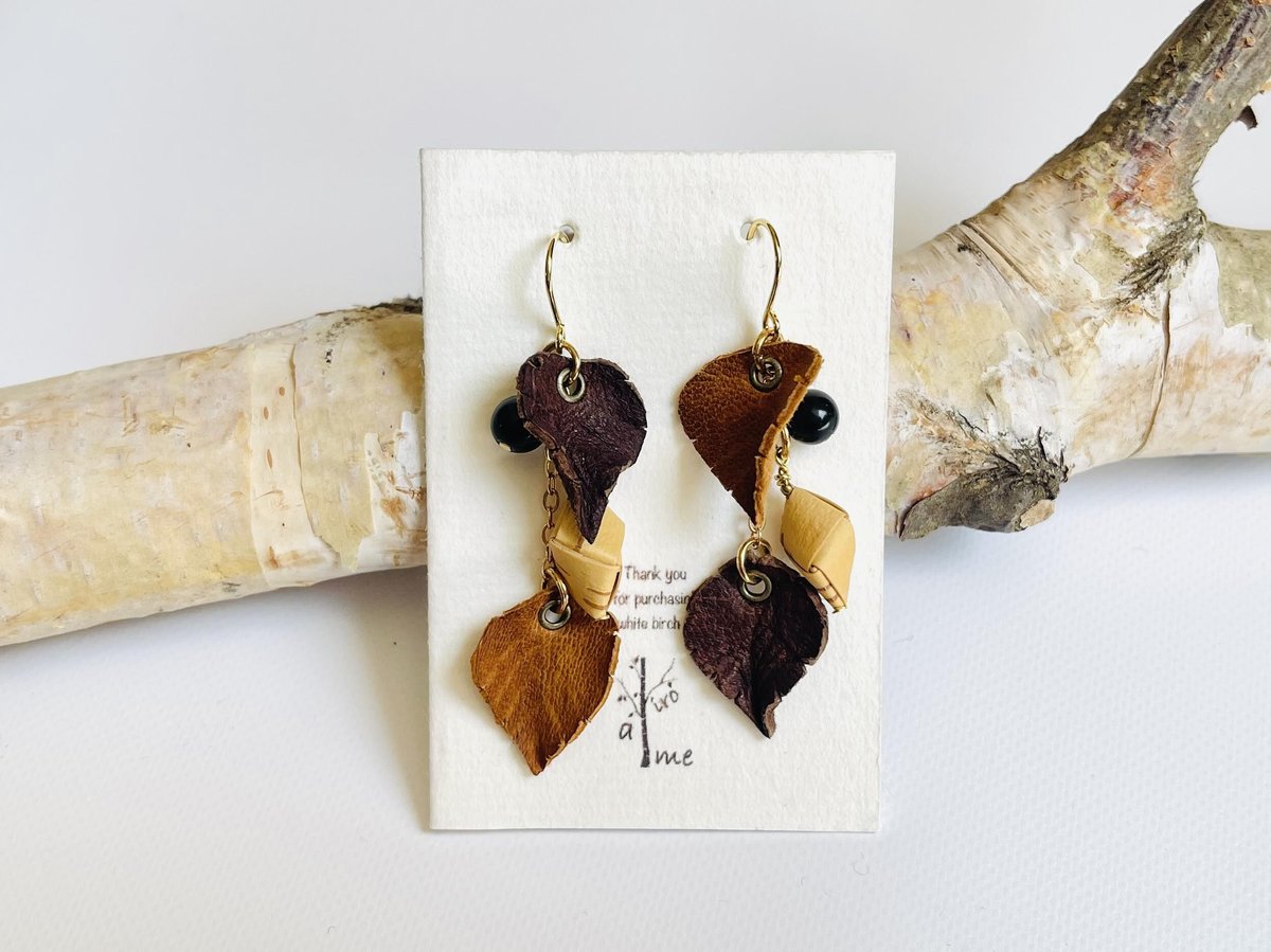 【ミィ】ピアス☆革タグピアス☆Handmade 白樺×鹿革 ミドルピアス | 工房ameiro