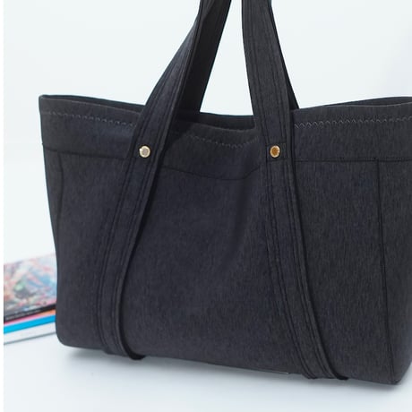 Lozz Sandra / “ZAG” TOTEBAG (AshBlack x Gold)