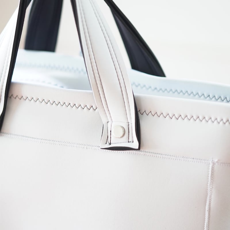 Lozz Sandra / Big Totebag (White) | R/hombus Store