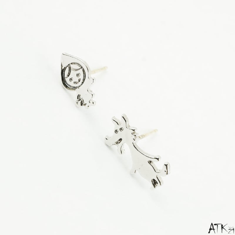 赤ずきんちゃん オオカミ おとぎ話 アシンメトリー ピアス 童話 遊び心