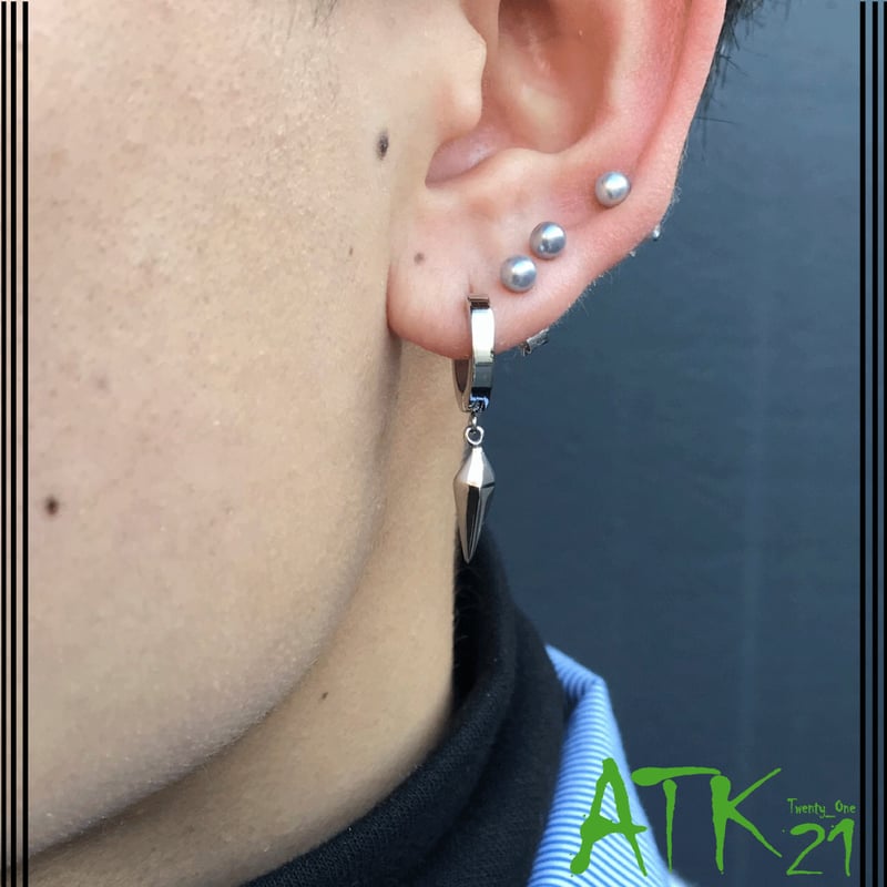 両耳用（2点セット）スパイク コーン 揺れる フープピアス 18G