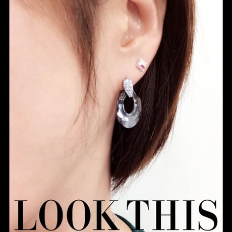 オーバル スワロフスキー SWAROVSKI ヘリオス ピアス オーロラ ブラック 大人コーデ レディース アクセサリー✧ラッピング無料BOX付✧：PSW1303001