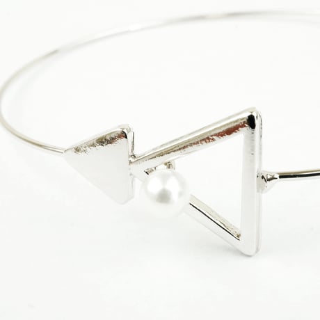 華奢なバングル 一粒パール オープントライアングル×プレート ブレスレット レディース アクセサリー おしゃれ 人気：BR160602T