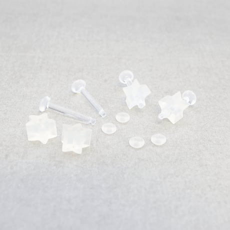 (4個セット）シークレットピアス 透明ピアス 16G スター 星型 キャッチ アクリル メンズ レディース ユニセックス アクセサリー：SP170701