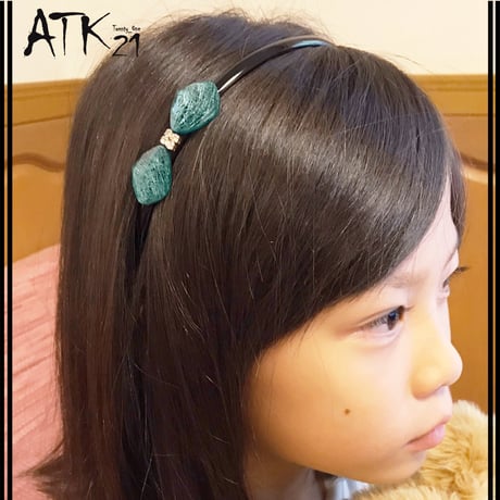キラキラ  リボン カチューシャ ヘッドアクセ ヘアアクセサリー フォーマル カジュアル 普段使い 女の子 子供 キッズ おしゃれ かわいい ヘアアクセサリー：HKK181202