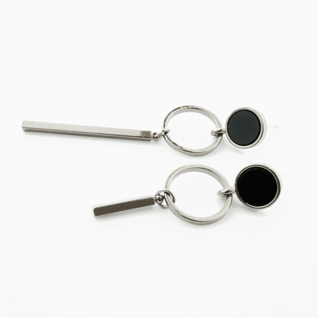 Blackサークル オープンサークル バー アシンメトリー ピアス シンプル レディース アクセサリー：PA170202
