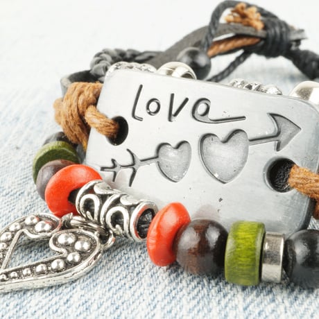 3連レザーコードブレスレット ☮♡LOVE ピースマーク リーフ ハート プレート付 ペアブレスレット メンズ レディース アクセサリー：MB160304