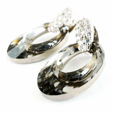 オーバル スワロフスキー SWAROVSKI ヘリオス ピアス オーロラ ブラック 大人コーデ レディース アクセサリー✧ラッピング無料BOX付✧：PSW1303001