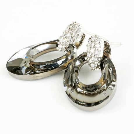 オーバル スワロフスキー SWAROVSKI ヘリオス ピアス オーロラ ブラック 大人コーデ レディース アクセサリー✧ラッピング無料BOX付✧：PSW1303001