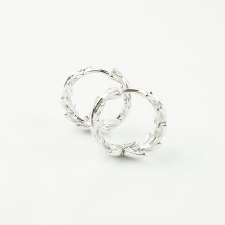 両耳用（2個セット／Lサイズ）リーフモチーフ フープピアス リングピアス 18G シルバー ブラック シンプル 上品  メンズ レディース ユニセックス アクセサリー：HPB170701(L)