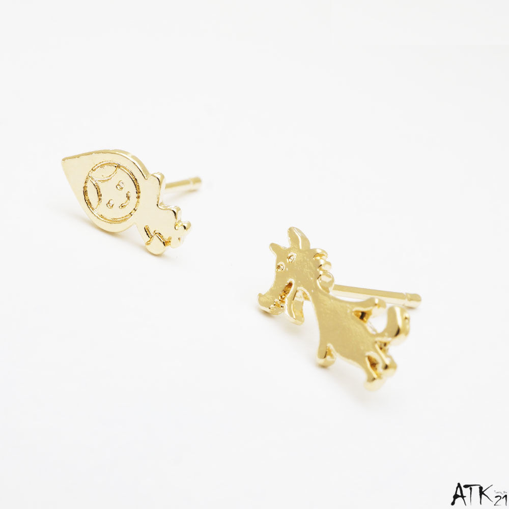 童話　赤ずきんちゃんピアス（変身狼） 赤ずきんちゃん オオカミ おとぎ話 アシンメトリー ピアス 童話