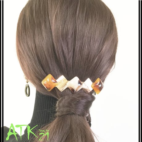 スクエア べっ甲 モチーフバレッタ 上品 リッチ 大人アクセ ヘアクリップ 髪留め 簡単ヘアアレンジ レディース ヘアアクセサリー：HBR180201