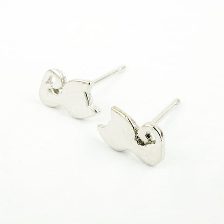 両耳用（2個セット）ねこ ネコ 猫 ピアス シルバー スタッドピアス かわいい cute ユニセックス アクセサリー：PS160610