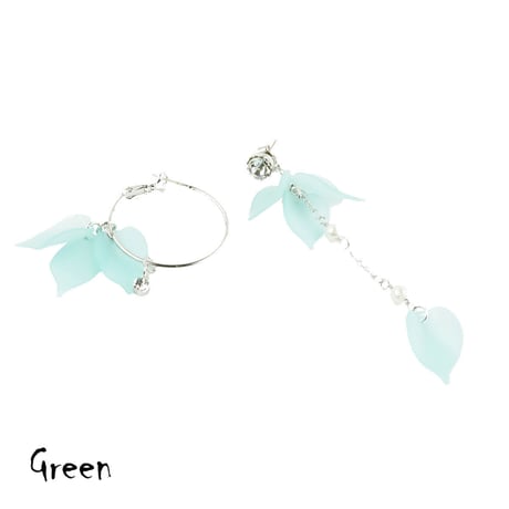 花びら フラワーモチーフ ピアス アシンメトリーピアス スタッドピアス セミマット 透ける リーフ レディース アクセサリー：PAS180301