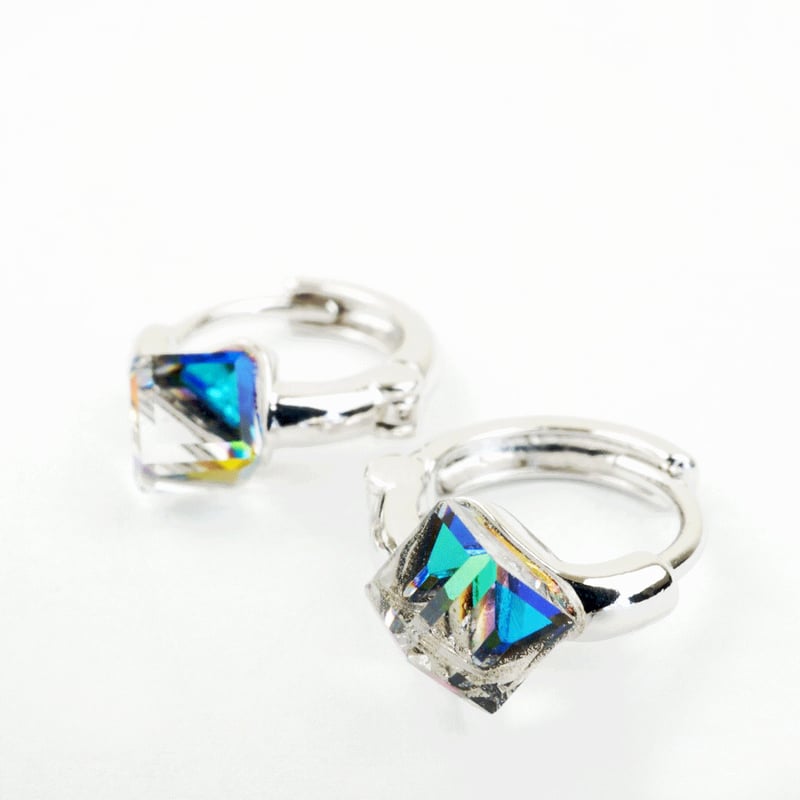 両耳用（2個セット） オーロラ スワロフスキー SWAROVSKI フープ