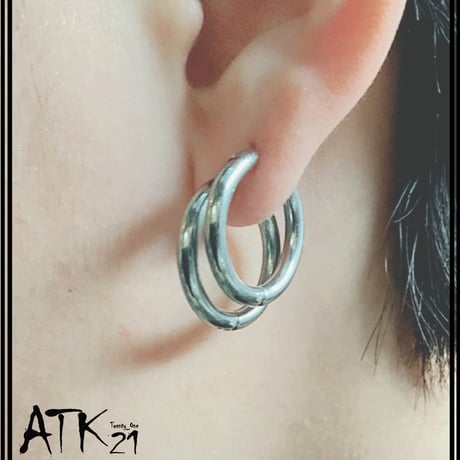 片耳用（1個売り）Black リングピアス フープピアス シンプル 18G ステンレスピアス Surgical Steel 316L メンズ レディース ユニセックス アクセサリー：HPS191202