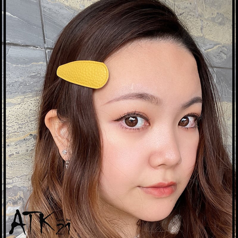 レザーヘアピン　ホワイト　（にょっき） レザーヘアピン ホワイト （にょっき）