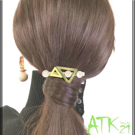 トライアングル ウッドビーズ サークル ストーン ビジュー ヘアクリップ ダッカールクリップ 前髪 髪留め レディース きれい目 ヘアアクセサリー ：HD180204