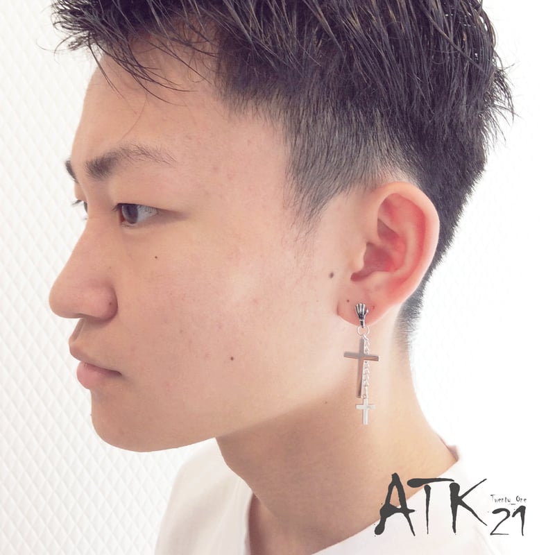 両耳用（2点セット）ボーン ハンド 十字架 クロス チェーン 揺れる 16G