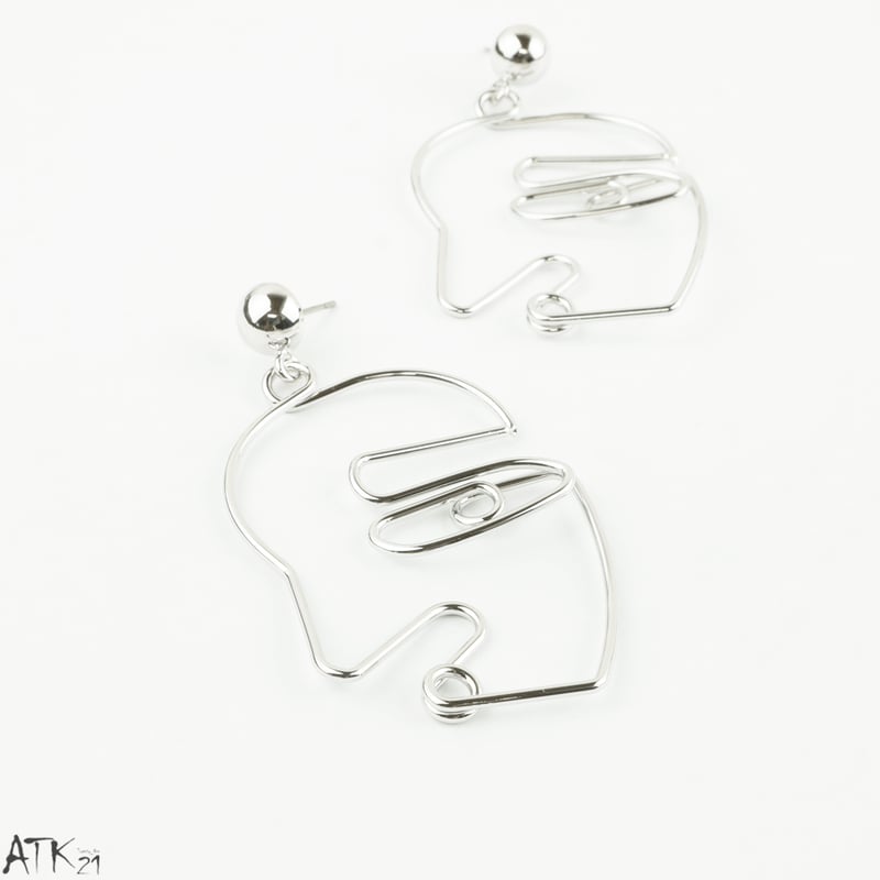 針金アート フェイスモチーフ ピアス スタッドピアス 顔 メタル  